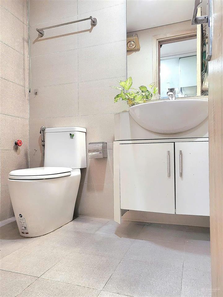 Giá đã giảm sâu căn 75m2 2n2wc nội thất full sẵn sổ tầng trung giá chỉ 4,9 tỉ quá rẻ cho 1 căn hộ