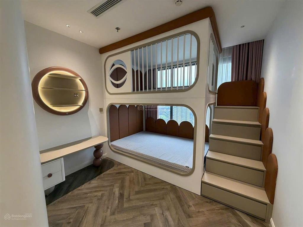 Giá rẻ bán trong tháng 8 này căn 108m2 3n2wc full nội thất tầng trung view đẹp sẵn sổ giá 9,5 tỉ