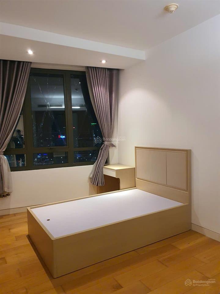 Giảm giá bán nhanh căn 93m2 2n2wc full nội thất tầng trung đẹp sẵn sổ đỏ anh chị qtam  0961 899 ***