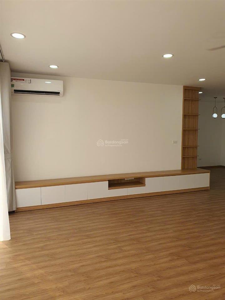 Bể bank cắt lỗ căn 135m2 3n3wc tầng trung view đẹp sẵn sổ đỏ giao dịch đc luôn giá 60tr/m2 cực rẻ