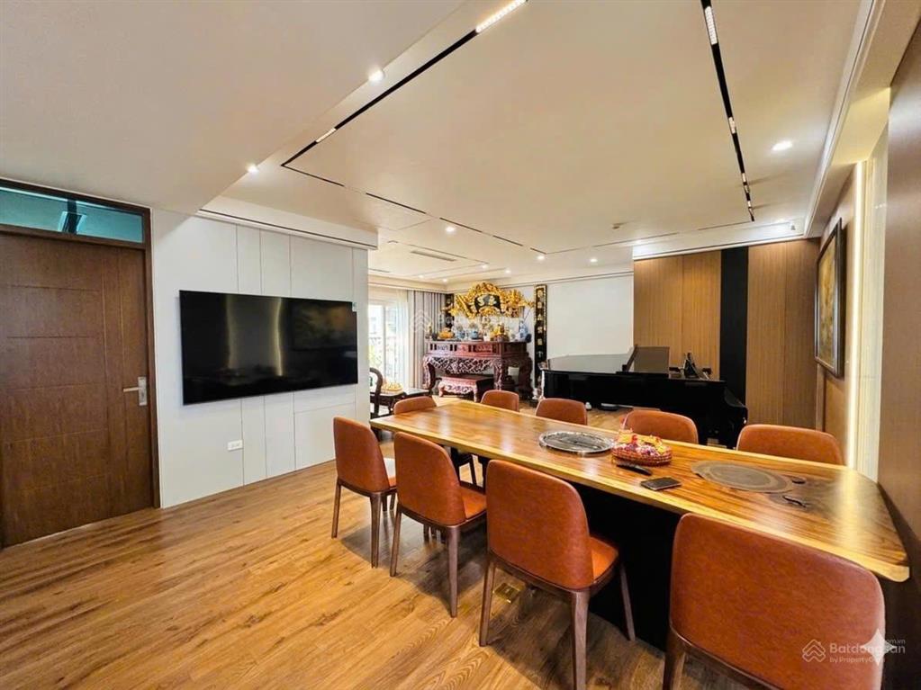 Nhà đẹp 142m2 3n3wc nội thất như ảnh view bắn pháo hoa cực giá trị sẵn sổ và slot ô tô giá 11 tỉ
