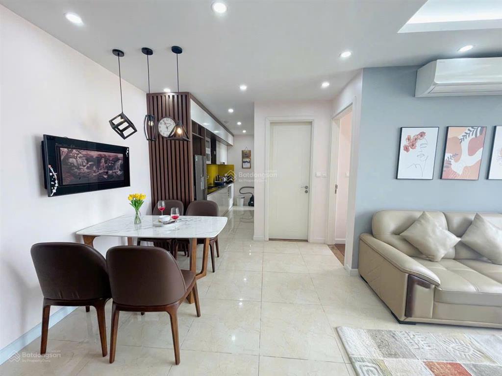 Bán căn hộ 3pn, 2wc, 83m2 full nội thất ban công đn tại c6 vinhomes d'capitale giá cực tốt 8,4 tỷ