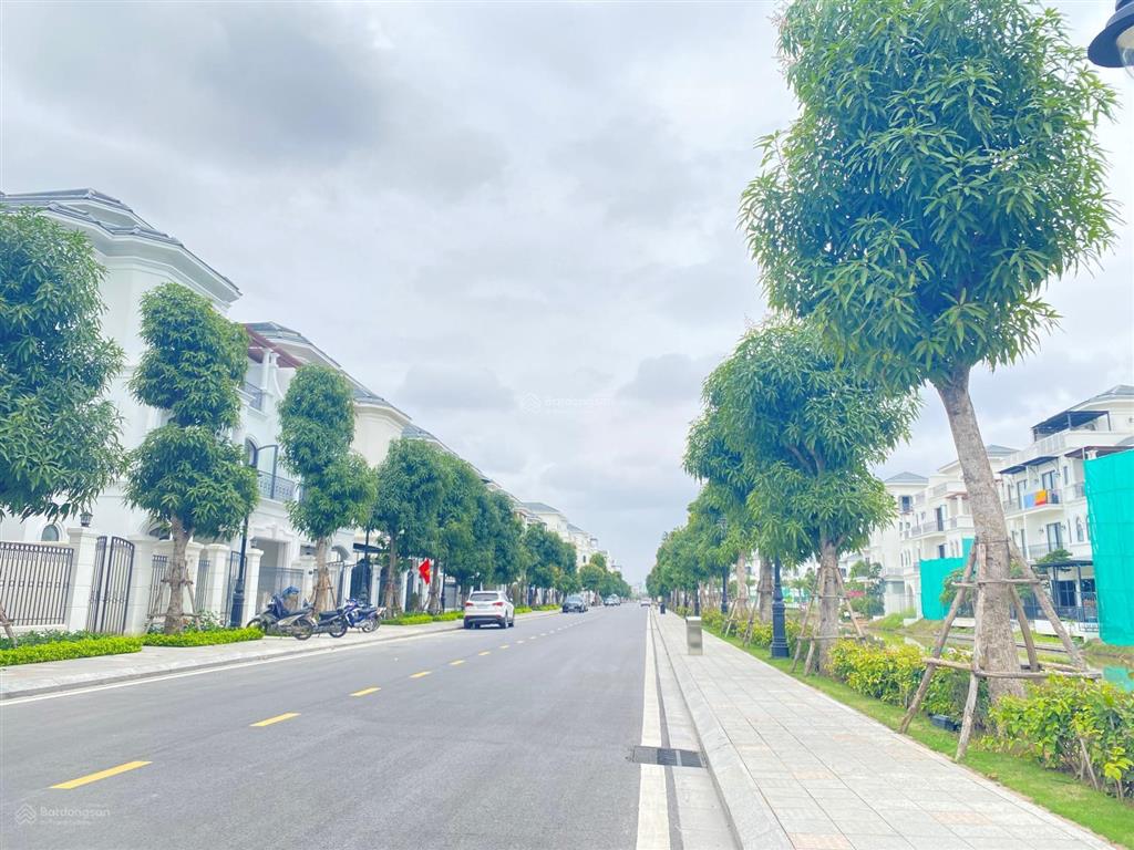Bán biệt thự đơn lập view hồ vip nhất dự án 350m2, mặt tiền 25m, chỉ 39 tỷ, nơi ở khẳng định vị thế