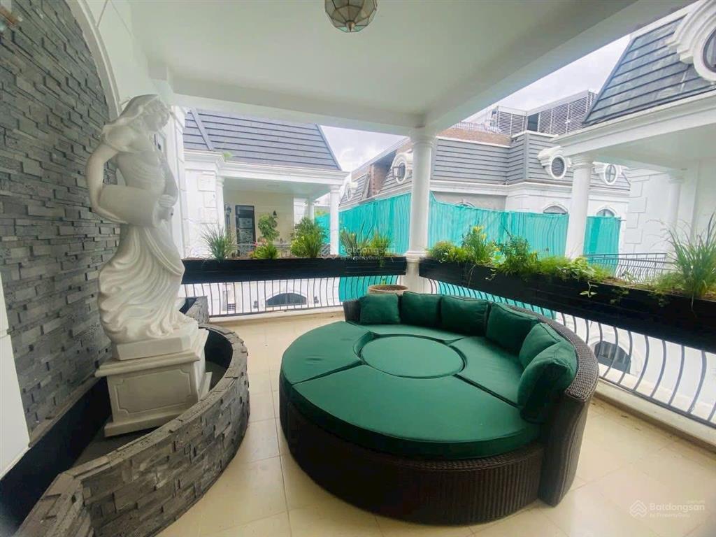 Bán căn biệt thự view hồ rẻ nhất dự án, 226m2, chỉ 24 tỷ, hoàn thiện nội thất châu về ở luôn