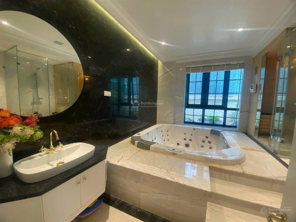 Bán căn biệt thự view hồ rẻ nhất dự án, 226m2, chỉ 24 tỷ, hoàn thiện nội thất châu về ở luôn