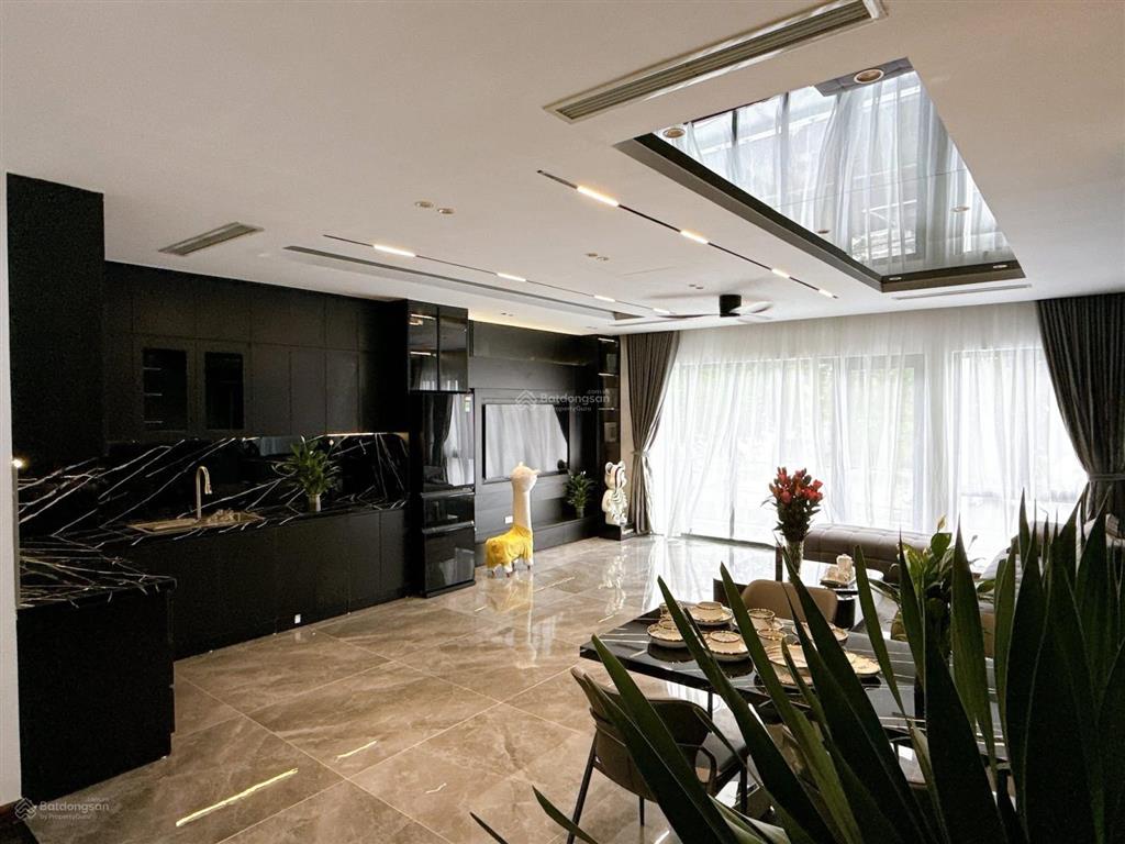 Bán căn liền kề rẻ nhất dự án, 110m2, chỉ 9.4 tỷ, hoàn thiện nội thất, view công viên, cực hiếm