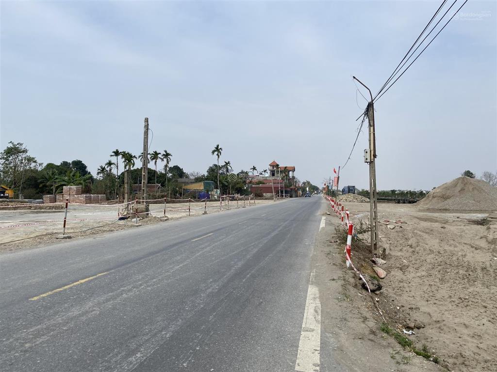 Bán nhà mặt đường 975 view sông, sát ngã tư đường 68m, 400m2, giá đầu tư 6.9 tỷ
