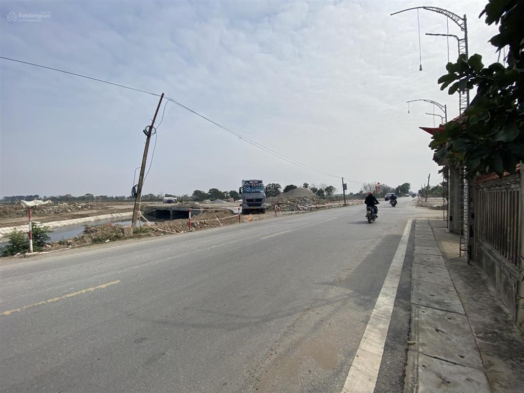Bán nhà mặt đường 975 view sông, sát ngã tư đường 68m, 400m2, giá đầu tư 6.9 tỷ
