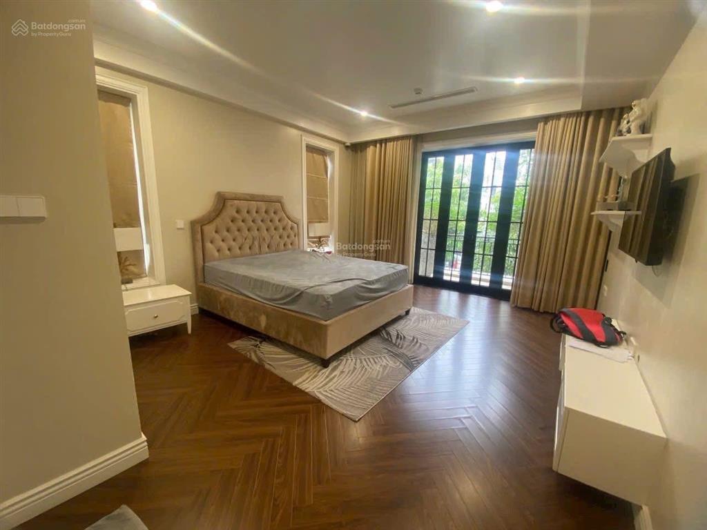 Bán căn biệt thự view hồ giá siêu rẻ, 226m2, chỉ 23,9 tỷ, hoàn thiện nội thất châu âu về ở luôn