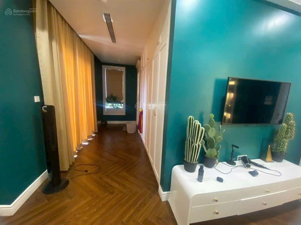 Bán căn biệt thự view hồ giá siêu rẻ, 226m2, chỉ 23,9 tỷ, hoàn thiện nội thất châu âu về ở luôn