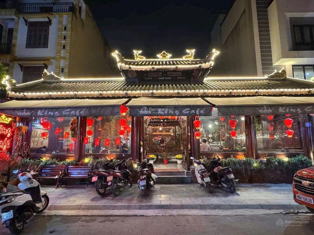 Bán biệt thự sân vườn 260m nhà gỗ sang trọng đang kinh doanh cafe cá koi cực đẹp tại hà nội