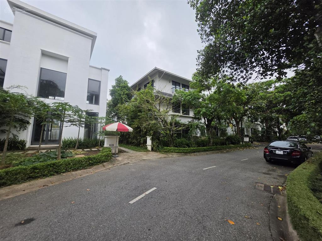 Bán cắt lỗ hơn 17 tỷ biệt thự đơn lập vườn mai ecopark siêu hiếm  lô góc  dt đất 750m2  mt 18m