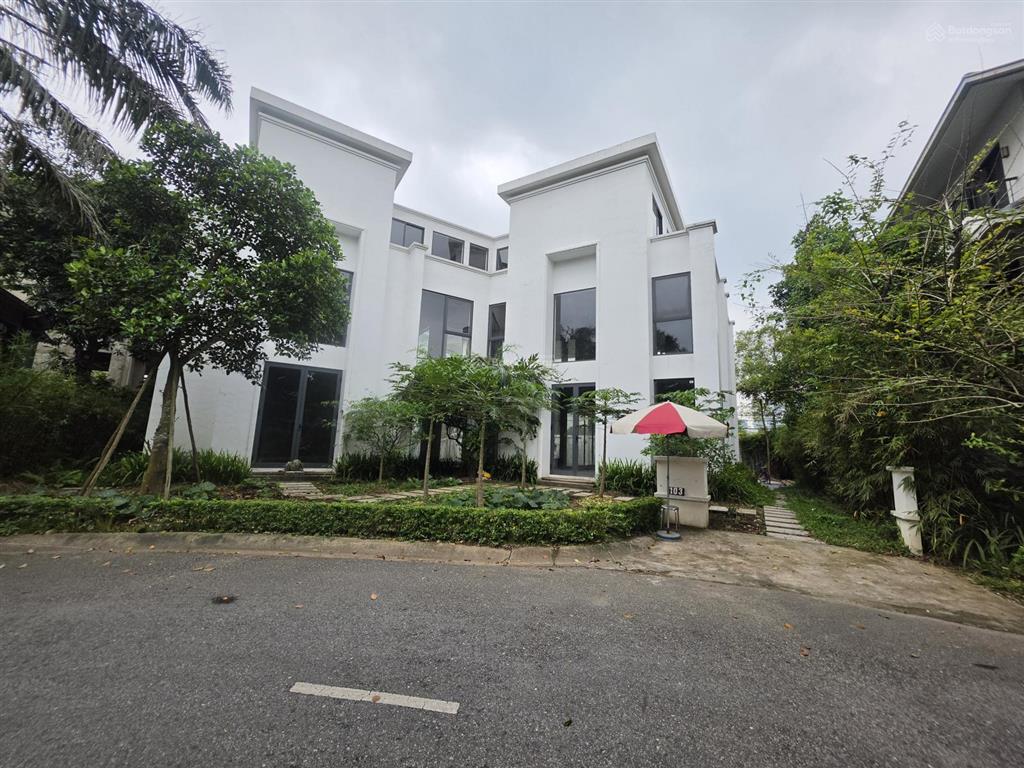 Bán cắt lỗ hơn 17 tỷ biệt thự đơn lập vườn mai ecopark siêu hiếm  lô góc  dt đất 750m2  mt 18m