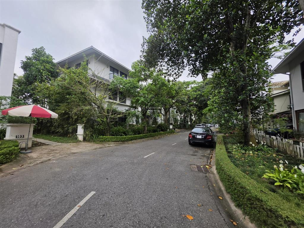 Bán cắt lỗ hơn 17 tỷ biệt thự đơn lập vườn mai ecopark siêu hiếm  lô góc  dt đất 750m2  mt 18m