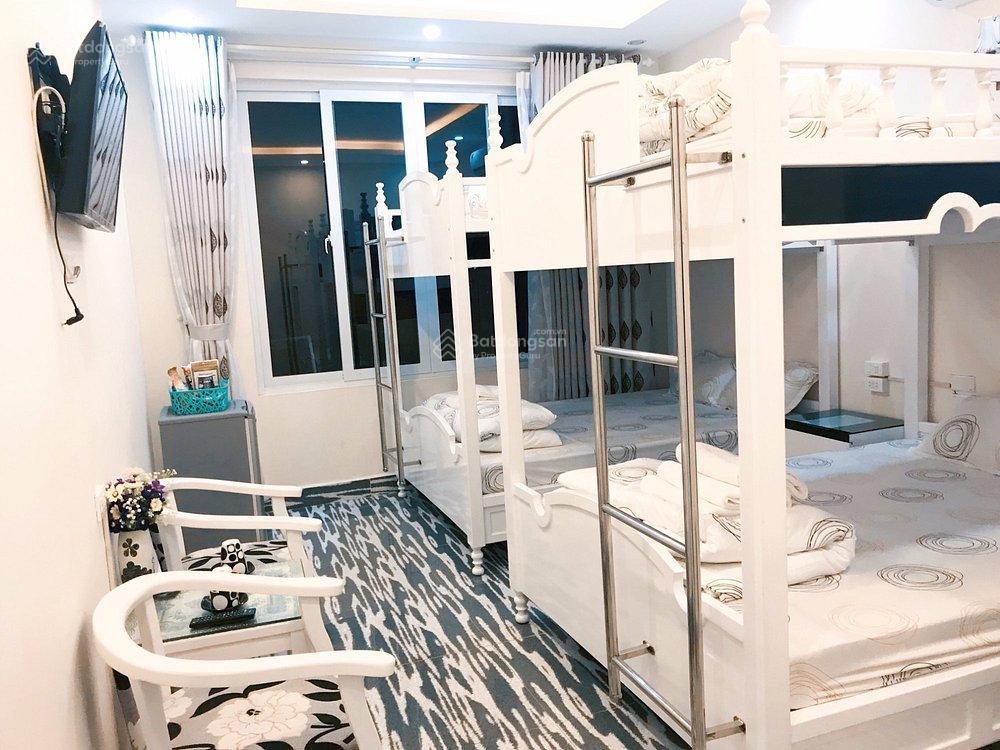 Cần bán khách sạn mặt phố vườn đào trung tâm bãi cháy, hạ long dòng tiền khủng giá chỉ 8,5 tỷ