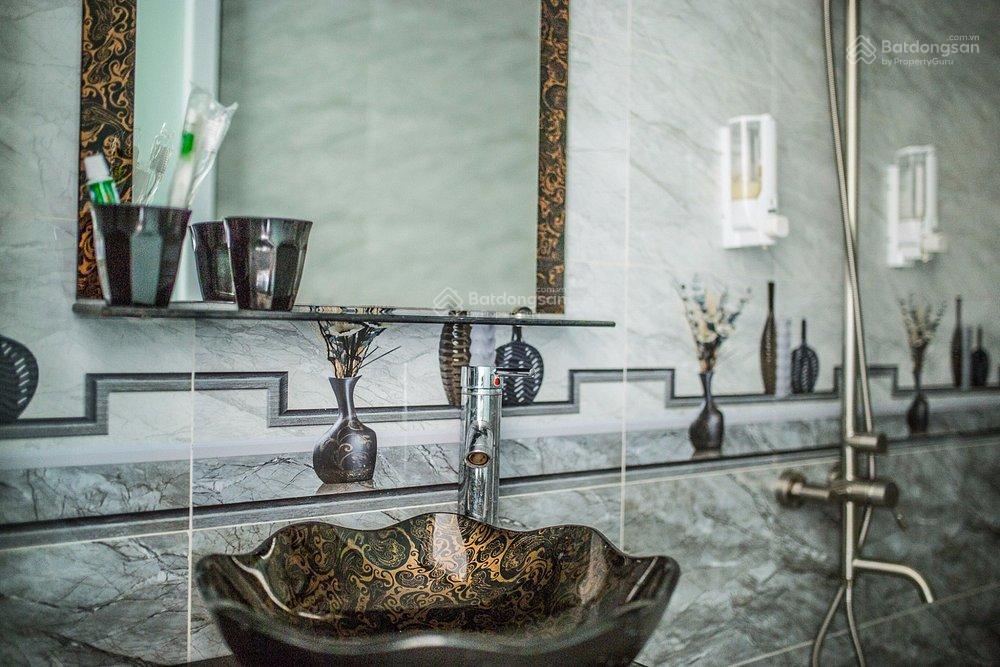Cần bán khách sạn mặt phố vườn đào trung tâm bãi cháy, hạ long dòng tiền khủng giá chỉ 8,5 tỷ