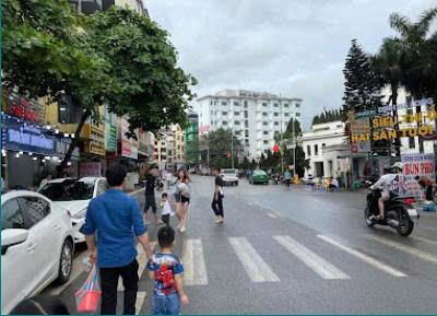 Cần bán khách sạn 2 sao trung tâm bãi cháy hạ long,  dòng tiền 250 triệu/tháng  chỉ 7 tỷ