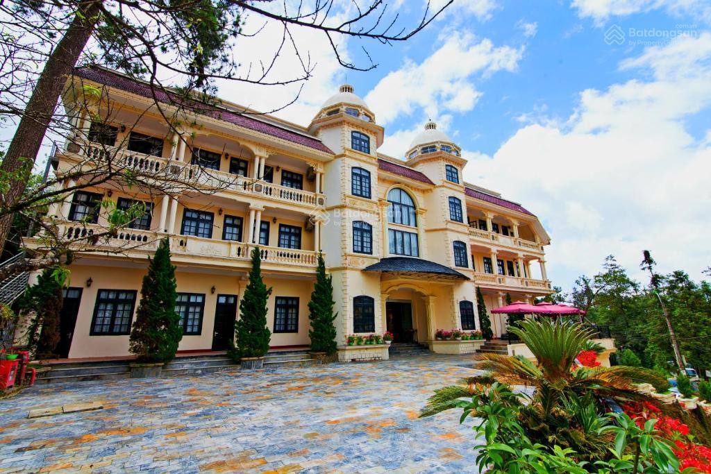 Bán khách sạn 3 sao trung tâm sapa 50 phòng sang trọng  vị trí vàng, dòng tiền sẵn  chỉ 235 tỷ