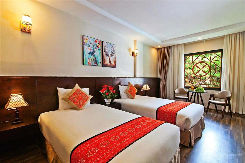 Bán khách sạn 3 sao trung tâm sapa 50 phòng sang trọng  vị trí vàng, dòng tiền sẵn  chỉ 235 tỷ