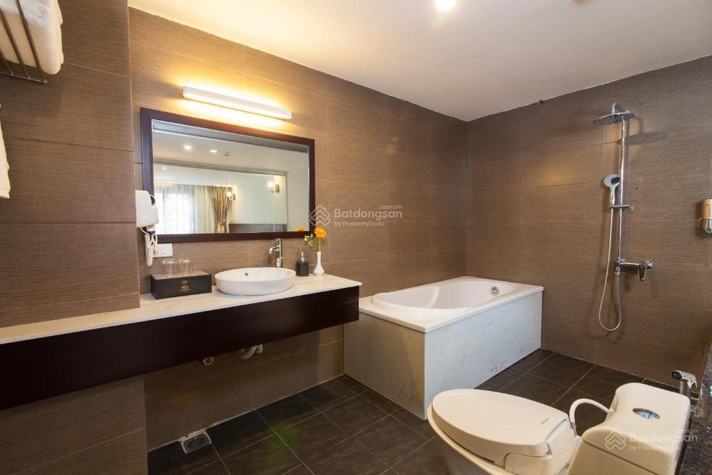 Bán khách sạn 3 sao trung tâm sapa 50 phòng sang trọng  vị trí vàng, dòng tiền sẵn  chỉ 235 tỷ