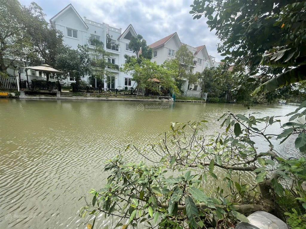 Bán biệt thự song lập hoa sữa 215m2 vinhomes riverside | view sông | 3 mặt thoáng | thang máy