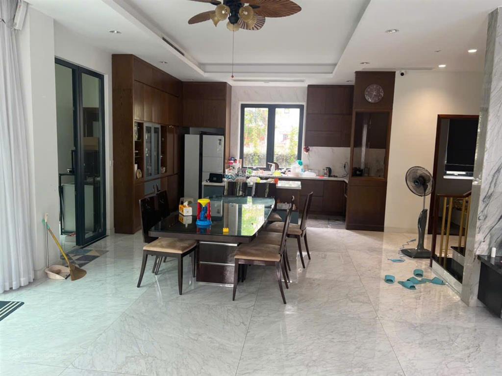 Chính chủ bán biệt thự đơn lập anh đào vinhomes riverside, 260m², mt 16m  cần bán nhanh giá tốt