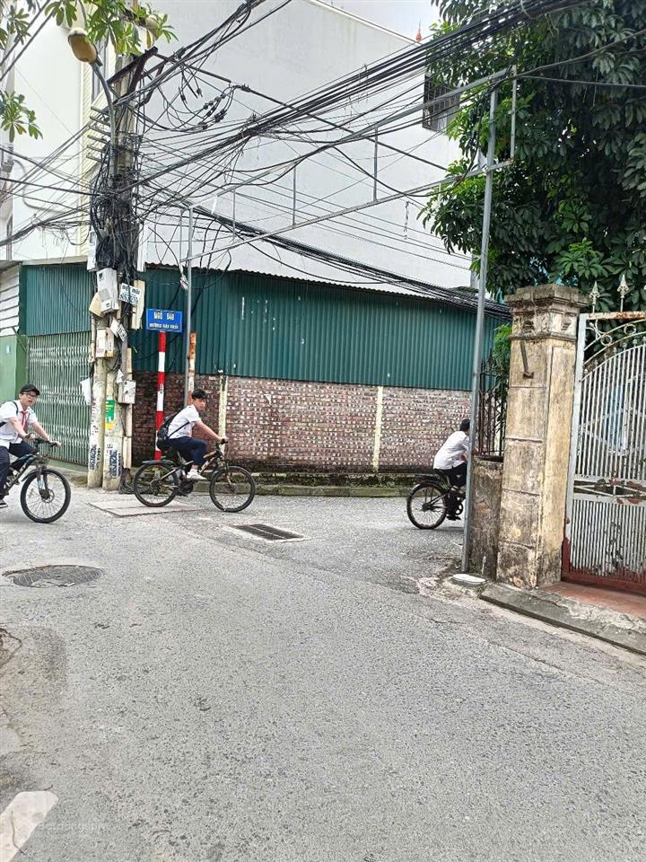 Chính chủ bán đất long biên 65m2, mt 4.5m chỉ nhỉnh 9 tỷ vị trí đẹp, lô góc, ô tô vào đất, gần hồ