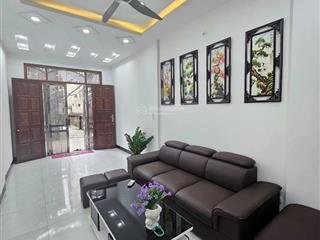 Nhà đẹp long lanh  2 thoáng  sổ vuông  gần hồ.