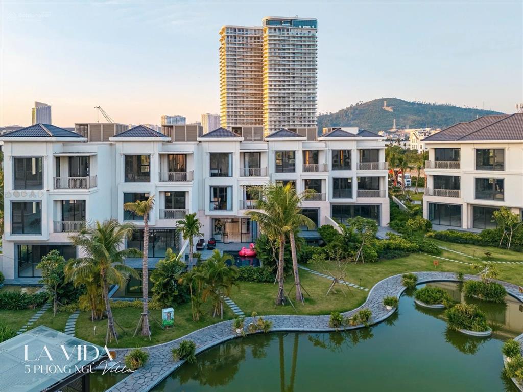 Bán căn biệt thự mặt biển, hồ dự án grand bay villas  nhận nhà ở luôn, vị trí đẹp nhất hạ long