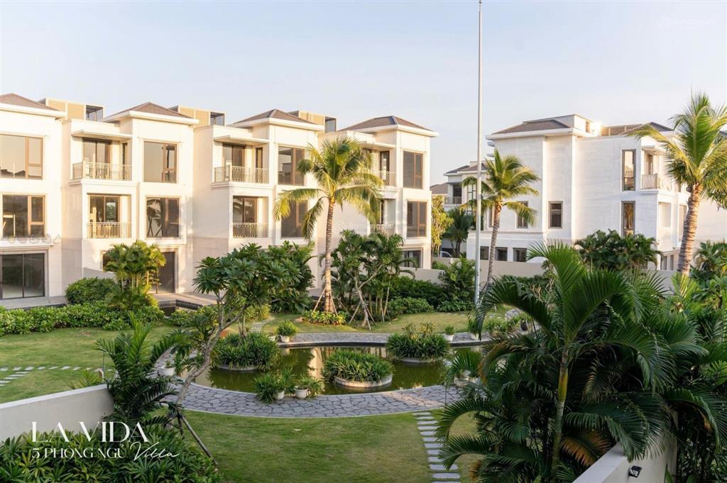 Bán căn biệt thự mặt biển, hồ dự án grand bay villas  nhận nhà ở luôn, vị trí đẹp nhất hạ long