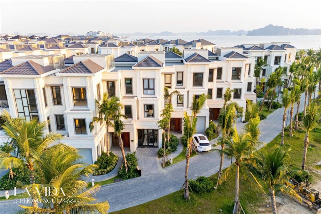 Bán căn biệt thự mặt biển, hồ dự án grand bay villas  nhận nhà ở luôn, vị trí đẹp nhất hạ long