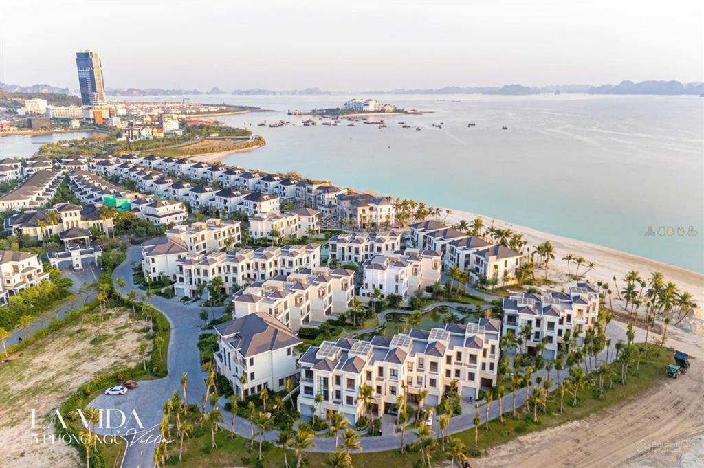 Bán căn biệt thự mặt biển, hồ dự án grand bay villas  nhận nhà ở luôn, vị trí đẹp nhất hạ long