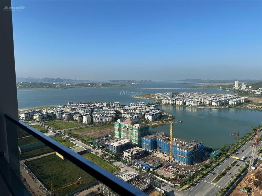 Chính chủ bán căn studio icon40 hạ long  full nội thất view hồ nhạc nước đẹp, tầng cao