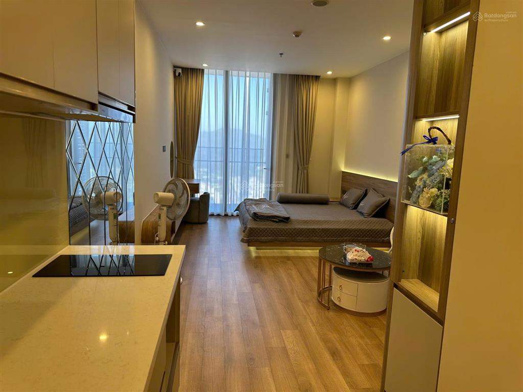Chính chủ bán căn studio icon40 hạ long  full nội thất view hồ nhạc nước đẹp, tầng cao