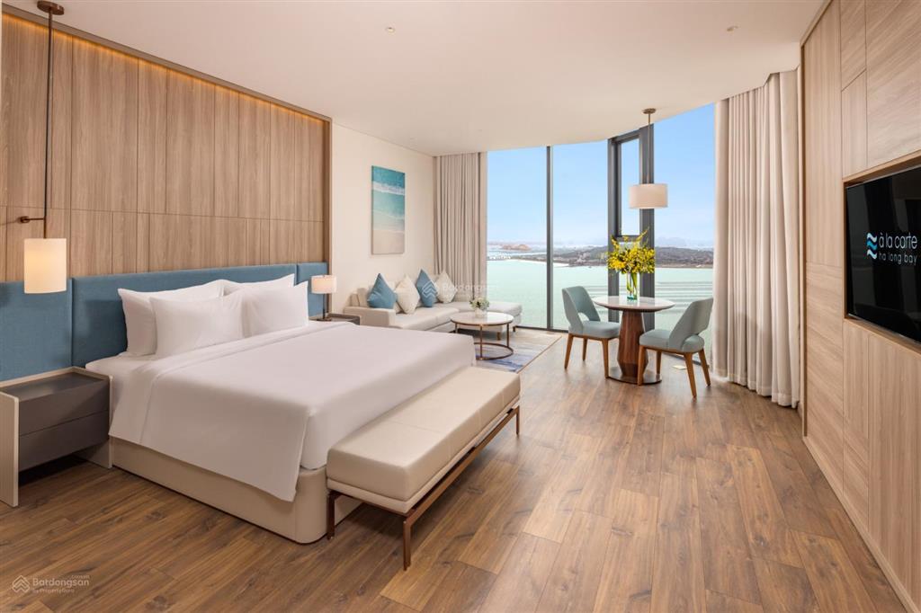 Bán căn studio full nội thất tòa b alacarte hạ long  tầng trung view pháo hoa  sẵn sổ đỏ