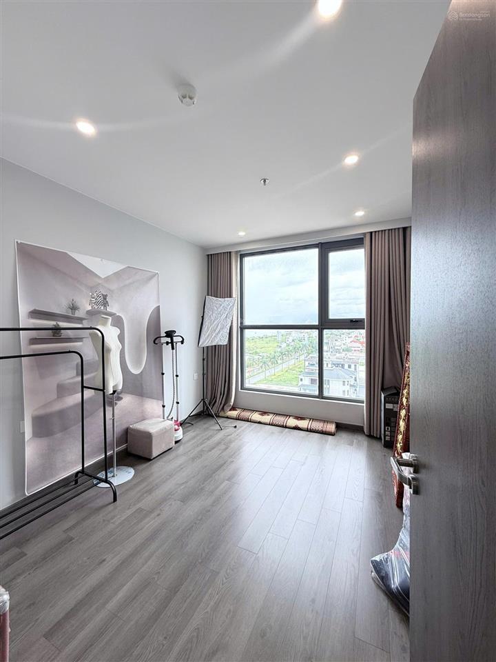 Bán gấp căn chung cư 2pn tòa a the ruby hạ long  đã hoàn thiện nội thất  view biển mặt ngoài