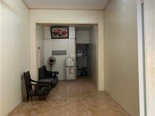 Cho thuê nhà 147 tân mai, 40m x2 tầng, 8 triệu/tháng, 2 ngủ, 2 wc, ô tô , kinh doanh tốt