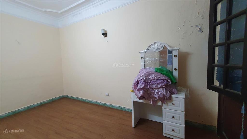 Cho thuê nhà ngõ 122 vĩnh tuy, 50mx3 tầng, giá 9 triệu/th, 3 ngủ, gần đh kinh doanh công nghệ.