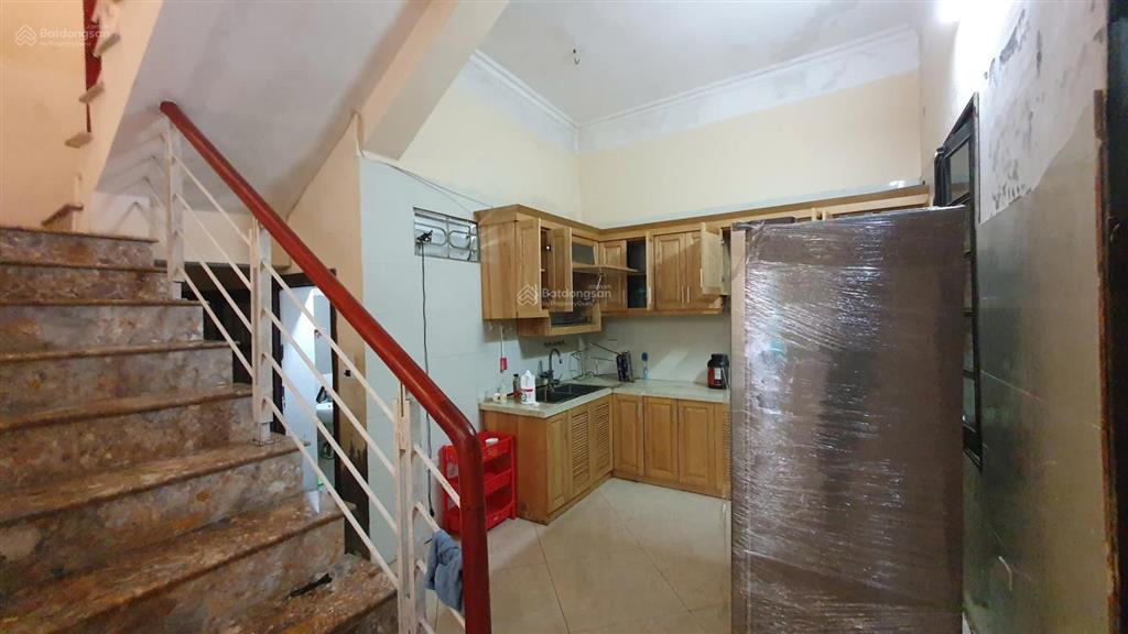 Cho thuê nhà ngõ 122 vĩnh tuy, 50mx3 tầng, giá 9 triệu/th, 3 ngủ, gần đh kinh doanh công nghệ.