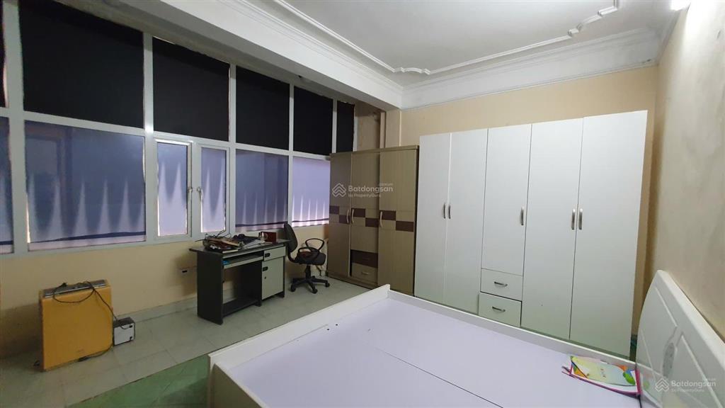 Cho thuê nhà ngõ 122 vĩnh tuy, 50mx3 tầng, giá 9 triệu/th, 3 ngủ, gần đh kinh doanh công nghệ.