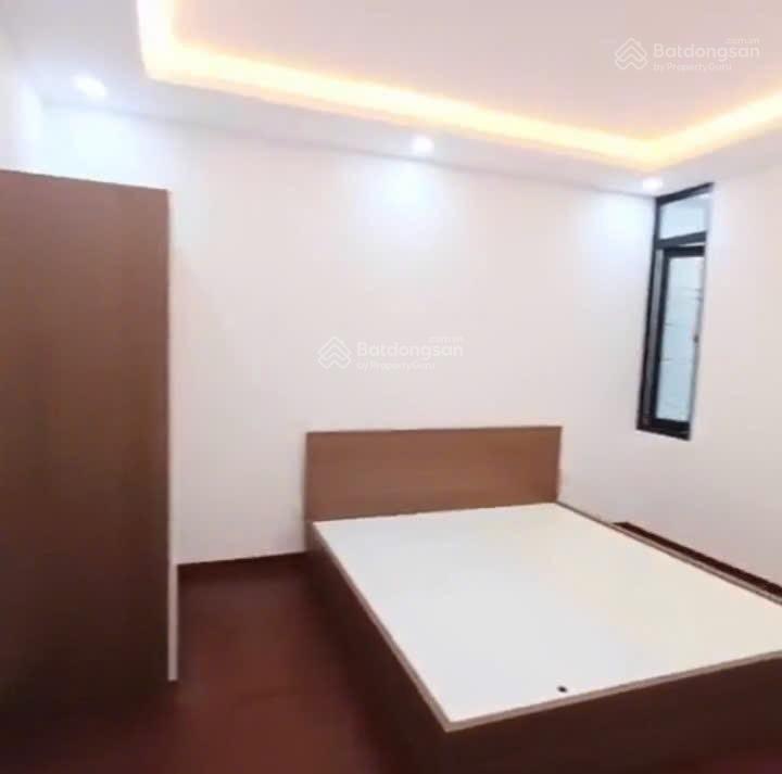 Cho thuê chcc 84 lĩnh nam, 90m, giá 8 triệu/ th , 2 ngủ, 1 wc, full nội thất, tầng 5, nhà mới.