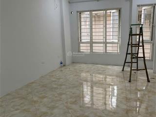 Cho thuê nhà ngõ 50 lĩnh nam, 32mx5 tầng, 11,5 triệu/th, 3 ngủ, 4 wc, nhà gần phố