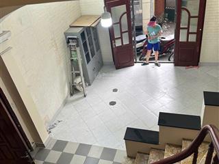 Cho thuê nhà ngõ 40 võ thị sáu, 45mx4 tầng, 12,5 triệu/th, 3 ngủ, cạnh hồ, đối diện công viên.