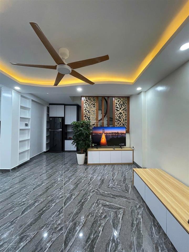 Cho thuê nhà 296 lĩnh nam, 34m² x 5 tầng, 14 triệu/th, 4 ngủ, 4 wc, full nội thất, nhà mới tinh
