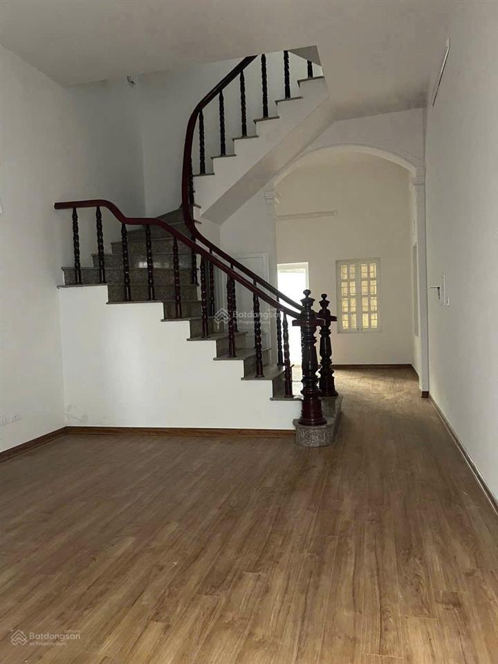 Cho thuê nhà nguyễn khoái 60mx3 tầng, 11 triệu/th, 4 ngủ, full nội thất, gần udic và đh kd& cn