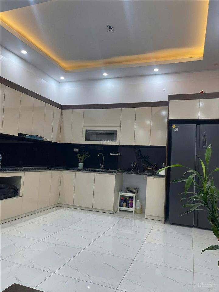 Cho thuê nhà 25 lạc trung, 52mx4 tầng, 15 triệu/th, 4 ngủ, 3 wc, full nội thất, nhà mới, gần ô tô.