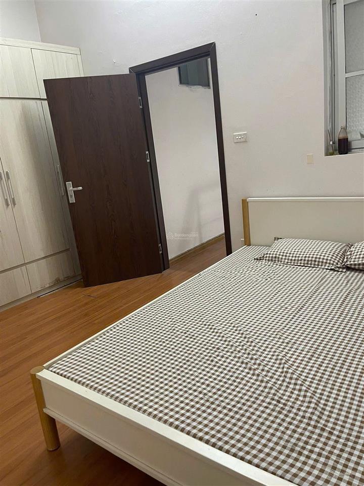 Cho thuê nhà 25 lạc trung, 52mx4 tầng, 15 triệu/th, 4 ngủ, 3 wc, full nội thất, nhà mới, gần ô tô.
