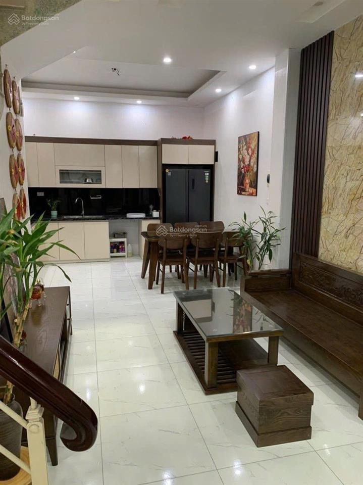 Cho thuê nhà 25 lạc trung, 52mx4 tầng, 15 triệu/th, 4 ngủ, 3 wc, full nội thất, nhà mới, gần ô tô.