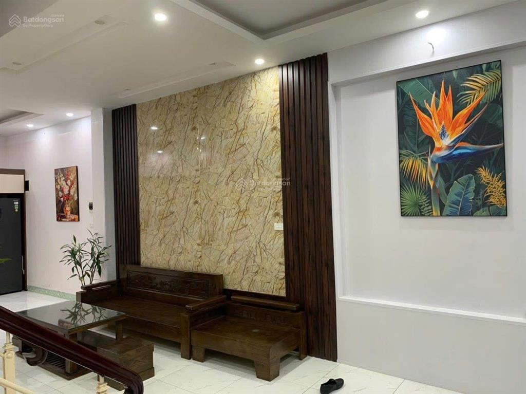 Cho thuê nhà 25 lạc trung, 52mx4 tầng, 15 triệu/th, 4 ngủ, 3 wc, full nội thất, nhà mới, gần ô tô.