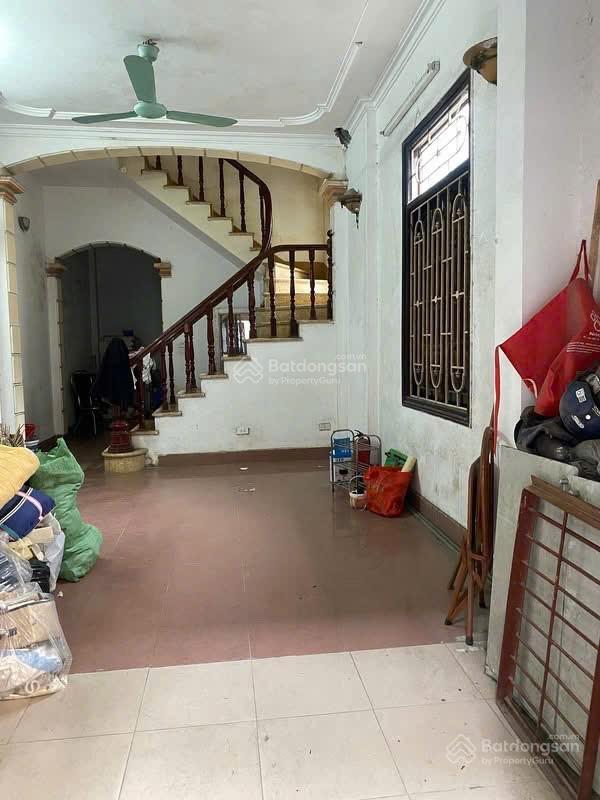 Cho thuê nhà ngõ gốc đề 40mx4 tầng, 12,5 triệu/th, 4 ngủ, 3 wc , full nội thất, ngõ nông, gần ô tô.